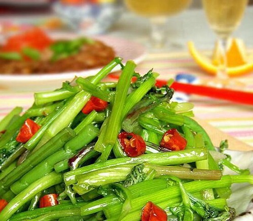 水芹菜的功效与作用及营养价值 水芹菜的功效与作用及营养价值